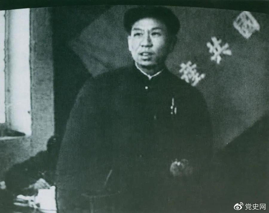 1949年3月，劉少奇在中共七屆二中全會上發(fā)言。