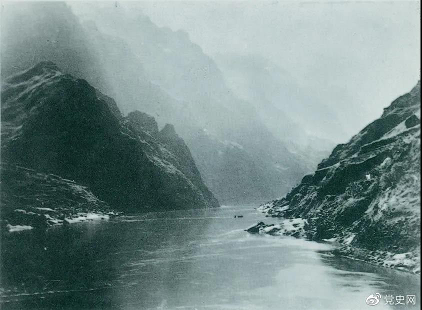 1935年3月中旬，紅軍三渡赤水，再次入川。隨后，又出奇不意地于3月21日四渡赤水，佯攻貴陽，然后又向西北方向急進(jìn)。圖為赤水河。